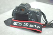 كاميرا كانون 5D Mark IV مع عدسه 50mm 1.4