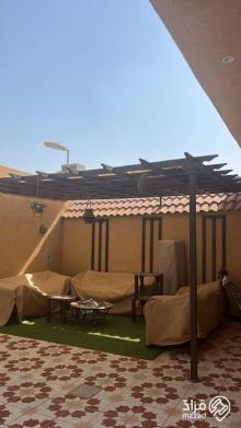 مظلة خارجية مغطية بلكسان + جلسة خارجيه بطاولاتها ماركة جلسة خارجيه +مظلة مغطية بلكسان في الرياض
