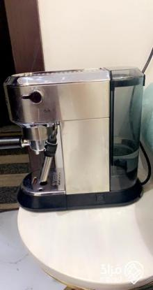 آلة صنع قهوة من delonghi