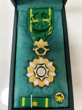 بيع وسام الملك عبدالعزيز الدرجة الثالثة