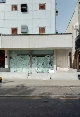 مطعم للتقبيل في مكة الشرائع شارع 64 (100م مجهز بالتكييف والمداخن)
