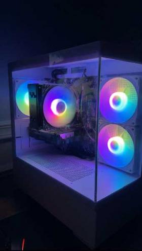 PC قيمنق للبيع شبة جديد